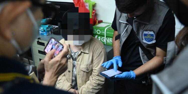 DSI ทลายเครือข่ายลอบขายสื่อลามกอนาจารเด็ก ยึดไฟล์กว่า 6,000 คลิป
