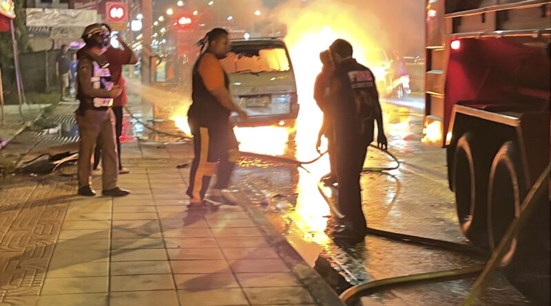 ปทุมธานี สาวเจ้าของช็อกไฟไหม้รถตู้เปิดเป็นรถขายกาแฟวอดทั้งคันเพิ่งออกจากอู่ซ่อมมา