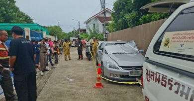 พบศพชาย-หญิงในรถเก๋ง เสียชีวิตคาถุงยางอนามัย ย่านบางแวก กรุงเทพฯ