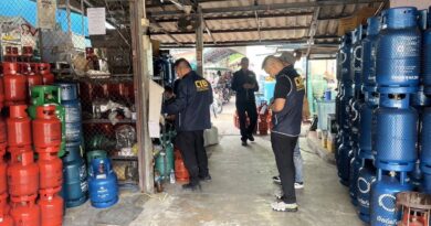 ปคบ.บุกจับร้านขายแก๊สเถื่อน พบซ่อม–พ่นสีถังแก๊สหมดอายุเอง เสี่ยงระเบิดกลางชุมชน ยึดถังกว่า 500 ใบ