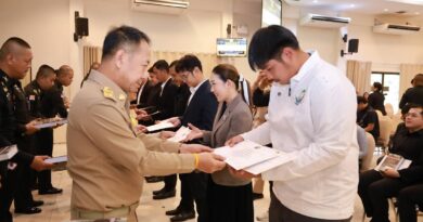 ผู้ว่าฯ ชลบุรี ปิดการอบรมวิทยากรถ่ายทอดความรู้ประวัติศาสตร์ชาติไทย รุ่นที่ 3 