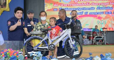 มูลนิธิป่อเต็กตึ๊ง ปันความสุขสู่ภูมิภาค ยกทัพอาสาสมัครศิลปิน และของรางวัลหลากหลายรายการ จัด”คาราวานป่อเต็กตึ๊ง ปันความสุข ให้ชุมชน” มอบความสุขให้แก่ชาวนครปฐม