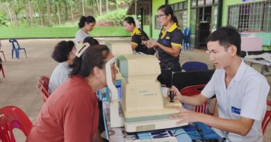 ตราด ร้านแว่นตาปันสุข! ลงพื้นที่ตราด ตัดแว่นสายตาฟรีให้ผู้สูงอายุ ช่วยลดภาระค่าใช้จ่าย