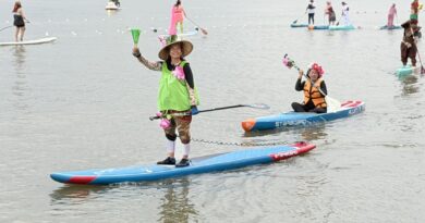 ปทุมธานี แต่งชุดแฟนซีแข่งพายซับบอร์ด SUP Board 
