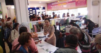 ยโสธร ขนส่งแทบแตกประชาชนเข้าตรวจสอบผู้ครอบครองรถ   