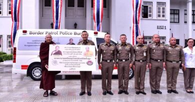 ผบ.ตร.รับมอบรถพยาบาลพร้อมอุปกรณ์ช่วยชีวิตขั้นสูง จากครูบาอริยชาติ เพื่อส่งมอบให้ใช้ในภารกิจของตำรวจตระเวนชายแดน 