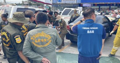 ปทุมธานี ญาติช็อกอดีตพยาบาลทหารหญิงรมควันเสียชีวิตพร้อม สุนัข และแมวคู่ใจคารถเก๋ง
