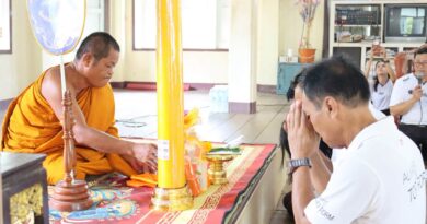 ปราจีนบุรี – คำโตนดแตก! หลอมรวมศรัทธาทั้งตำบล แห่ถวายเทียน 17 วัด วันอาสาฬหฯ-เข้าพรรษา