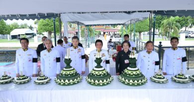 มูลนิธิป่อเต็กตึ๊ง จัดพิธีบำเพ็ญกุศลทักษิณานุปทาน (กงเต๊ก) อุทิศถวายพระบรมศพ สมเด็จพระนางเจ้าสิริกิติ์ พระบรมราชินีนาถ พระบรมราชชนนีพันปีหลวง ณ พระที่นั่งดุสิตมหาปราสาท ในพระบรมมหาราชวัง กรุงเทพฯ พร้อมนำเครื่องอุปโภคบริโภคในพิธี บริจาคให้แก่มูลนิธิเพื่อนพึ่ง (ภา) ยามยาก สภากาชาดไทย เพื่ออุทิศถวายพระกุศลแด่สมเด็จพระเจ้าลูกเธอ เจ้าฟ้าพัชรกิติยาภาฯ