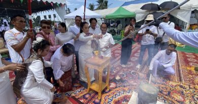 พิธีเททองพระแม่ธรณี ขนาดความสูง 3 เมตร 9 เซ็นติเมตร จำนวน2องค์ เพื่อ ประดิษฐาน ณ ที่ว่าการอำเภอบึงสามพัน1องค์ และ อีก1องค์ ประดิษฐาน หน้าเทวาลัยมาหากาลีอวตารจักรวาลชนนี บนเขาพระตำหนักพัทยา