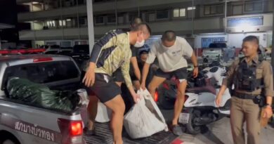 นนทบุรี ตร.ขนถังปูนใส่ศพตรวจเพิ่มที่ สภ.บางบัวทอง ครอบครัว “เจี่ย” เข้าให้ปากคำ-ตรวจดีเอ็นเอ รอยืนยันศพ