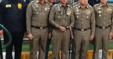 รอง สำราญ นำแถลงความคืบหน้าขยายผลเครือข่ายลำเลียงยาเสพติดข้ามชาติ…รวบ”rin rin”ร่วมขบวนการ”แอร์มีนา”