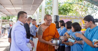 คณะสงฆ์วัดไผ่ล้อมพระอารามหลวง จังหวัดนครปฐม  นำผู้บริหารผู้ต้องขัง สวดมนต์เฉลิมพระเกียรติในหลวงเนื่องในวันเฉลิมพระชนมพรรษา 28 กรกฎาคม 69