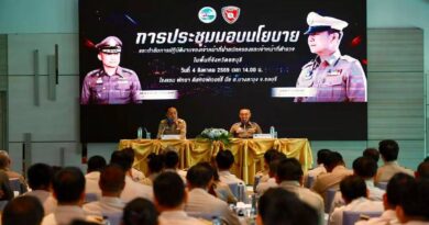 ผู้ว่าฯ ชลบุรี ผนึกกำลังผู้บังคับการตำรวจภูธรฯ ถกเข้มเจ้าหน้าที่กว่า 300 นาย มอบนโยบายรักษาความสงบเรียบร้อย มุ่งสร้างความเชื่อมั่นเมืองท่องเที่ยวและเศรษฐกิจหลัก