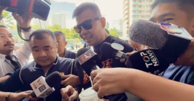 โทน บางแค“ ฝืนยิ้ม หลังถูกคุมตัวเข้า บช.ก. เจ้าตัว ลั่น พร้อมเข้าสู่กระบวนการ ยิ่งถูกตรวจสอบก็ยิ่งสง่างาม ยืนยันไม่ได้หนี 