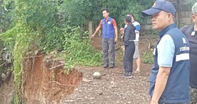แม่ฮ่องสอน หลายพื้นที่ยังอ่วม ล่าสุดนายอำเภอแม่สะเรียงรุดตรวจสอบพื้นที่โดนน้ำกัดเซาะเสียหายหนัก กำชับต้องช่วยเหลือด่วน ส่วนแม่สุยะต้องเร่งแก้ไขระบบประปาหมู่บ้าน
