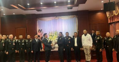 ร.อ.ธรรมนัส พรหมเผ่า ประธานที่ปรึกษา และ พล.อ.ศานติ ศกุนตนาค ประธาน รุ่น จปร.36 นัดเพื่อนๆทานข้าวเที่ยงสังสรรค์ก่อนเกษียณ