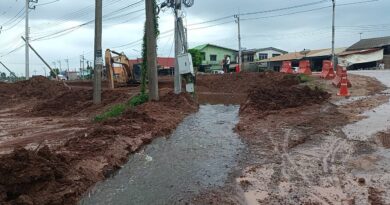 ปราจีนบุรี-ร้องทุกข์ชาวบ้าน แตกตื่นท่อน้ำแตกเหม็นเวียนหัว