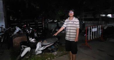 นนทบุรี ระทึก! 2 วัยรุ่นหนีตายกระโดดคลองน้ำเน่า ถูกแก๊งลูกน้อง “ตี๋ทรายทอง” ไล่ยิง-ไล่ฟัน รถ จยย.พังยับ