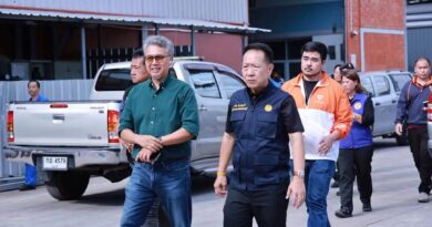 ผู้ว่าฯ ชลบุรี ลงพื้นที่ตรวจโรงงานเคมี หลังชาวบ้านร้องเรียนผลกระทบน้ำเสีย สั่งเร่งตรวจสารปนเปื้อนภายใน 15 วัน