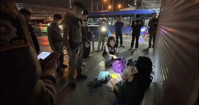 ปทุมธานี ตำรวจ ฝ่ายปกครอง พมจ.ปทุมธานี ลงพื้นที่ตรวจสอบหญิงค้าประเวณีหมู่บ้าน 200 ปีพบหญิง 2 รายยอมรับมาค้าประเวณี