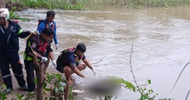 ปราจีนบุรี ตลึง!หนุ่มตกปลาพบศพลอยน้ำมา
