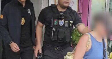 ตม.บุกจับกุมสาวมะกัน ผู้ต้องหา FBI หลังลักพาตัวลูกแท้ๆ หนีข้ามทวีปเกือบ 2 ปี