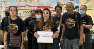 ชาวบ้านหมู่บ้านออมทอง บุกทำเนียบฯ ร้องนายกฯ สอบ พศ. ละเว้นปฏิบัติหน้าที่ เหตุไม่ร่วมเจรจาสิทธิพิพาทที่ดินวัดดังย่านบางปู