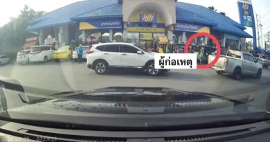 นนทบุรี กล้องหน้ารถ ยิงกลางปั๊มน้ำมันย่านบางใหญ่ ปมแย่งที่จอดรถ เจ็บ 1 ราย ก่อนควบเก๋งหลบหนี
