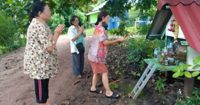 ปราจีนบุรี-(คืบหน้า)- พ่อ-แม่ไหว้ศาลปู่ตาให้เปิดป่า-ปิดทางระดมตามหาสาวป่วยจิตเวชหายออกจากบ้านสภาพเปลือย