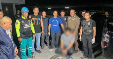 ตำรวจทางหลวงจับกุมเครือข่ายลำเลียงยาเสพติดได้คาหนังคาเขา ผู้ต้องหาขับรถกระบะดัดแปลงช่องลับ ซุกซ่อนยาบ้าเกือบล้านเม็ด  