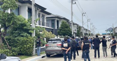 ปทุมธานี ต้นอ้อ เป็นหนึ่ง พาแม่กับลูกวัย 19 ปีเร่งคดีพ่อข่มขืนลูกเลี้ยงแถมตามหึงหวง คุกคาม ตร.บุกจับแจ้งข้อหาเตรียมส่งฝากขังทันที