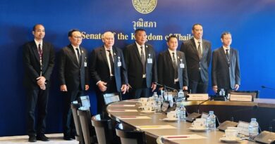 พล.ต.ต. อังกูร คล้ายคลึง สมาชิกวุฒิสภา ให้การต้อนรับคณะกรรมาธิการกิจการรัฐธรรมนูญและการยุติธรรม รัฐสภาแห่งชาติติมอร์-เลสเต