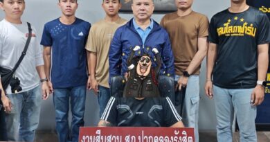 ปทุมธานี กดดันจนคนร้ายวิ่งราวแหวนทองหนัก 1 บาทร้านทองเข้ามอบตัวตำรวจ