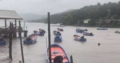 ตราด เจ้าท่าตราดเตือนเรือเล็ก ระวังคลื่นลมแรง 11–17 ส.ค. ห้ามฝืนออกทะเลช่วงฝนฟ้าคะนอง