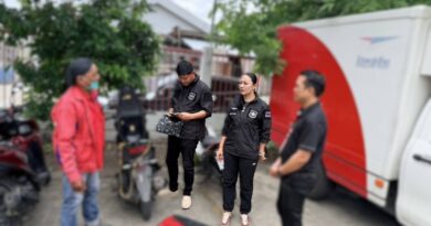 ปทุมธานี รวบบุรุษไปรษณีย์ย่านรังสิตคาบ้าน! ป.ป.ส.ภาค 1 บุกรุก “ยุทธการตัดเนื้อร้าย” ตรวจฉี่ม่วง อ้างโดนกลั่นแกล้งขายยา