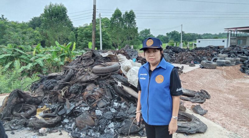 ปราจีนบุรี–ผวาพิษแฝง! บุกตะครุบโกดังทุนจีน-เมียไทย แอบขนยางเก่า 3 พ่วงเทกองทิ้งบ้านทาม ห่างแม่น้ำแค่ 500 เมตร