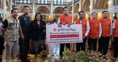 มูลนิธิร่วมกตัญญู เป็นตัวแทนคนไทยทุกคน มอบถุงซิปบรรจุร่าง1,000 ใบ ให้ผ่าน ปภ.นำไปช่วยผู้ประสบภัยพิบัติที่เนปาล