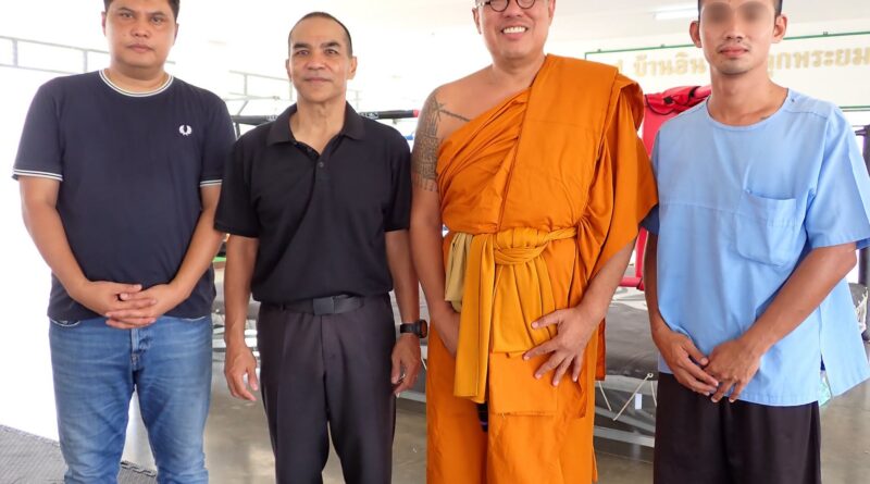 หลวงพี่น้ำฝน ให้โอวาทส่งกำลังใจนักมวยค่าย ศ.บ้านอินทรี ลูกพระยม ย้ำพร้อมส่งเสริม กิจกรรมสร้างคนด้วยมวยไทย คืนคนดีกลับสู่สังคมอีกครั้ง