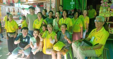 ดร.เพ็ญศรี นำคณะศิษย์หลวงพ่อโอภาสี จัด “มหาทาน” แจกสิ่งของผู้ยากไร้กว่า 2,500 คน อิ่มบุญ อิ่มใจ พลังศรัทธาอบอวลทั่ววัด