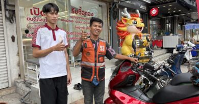 ปทุมธานี หนุ่มวินจยย.ดวงเฮงซื้อกล่องเงินเก่าและสร้อยกำไรทองเก่า 150 บาท เข้าร้านหลอมทองสุดีใจเป็นทองแท้ได้เงินกว่า 1 แสน