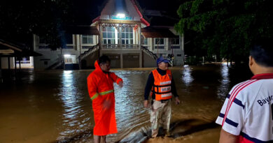 หล่มเก่าฝนตกหนักน้ำเอ่อเข้าท่วมในช่วงเช้าตรู่ที่ผ่านมาชาวบ้านต้องเร่งขนของขึ้นสู่ที่สูง ในขณะที่ปริมาณน้ำในแม่น้ำป่าสักเพิ่มระดับขึ้นอย่างต่อเนื่อง
