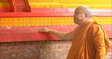 สกลนคร วัดสะพานศรีจัดสร้างปราสาทผึ้งเ ให้ทันขบวนแห่โชว์ความงดงามตระตา