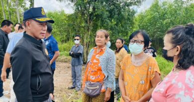 รองผู้ว่าฯปราจีนบุรี ลุยตรวจน้ำเสียสีดำส่งกลิ่นเหม็น ทะลักสวนยูคาฯ หัวหว้า—สั่งสวนอุตสาหกรรม 304 สูบกลับบำบัด ดำเนินคดีตามกฎหมาย