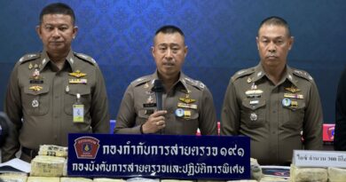 191 รวบ 2 มดงานขนไอซ์300กก.ใส่ตู้คอนเทนเนอร์เตรียมขนส่งลงใต้ 