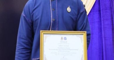 นายก โก๋” อบต.หนองข้างคอก คว้ารางวัลเชิดชูเกียรติ ต้นแบบส่งเสริมผ้าไทย–ผ้าพื้นเมือง สืบสานอัตลักษณ์วัฒนธรรมชลบุรี  อีกหนึ่งความภาคภูมิใจของชาวตำบลหนองข้างคอก 