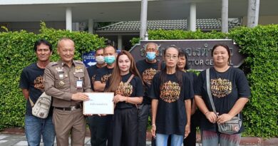 ชาวบ้านหมู่บ้านออมทอง บุกจเรตำรวจ ร้องสอบวินัย ตร.สภ.บางปู เหตุดองคดีพิพาทวัดดังบางปู ปมถูกขับไล่ที่