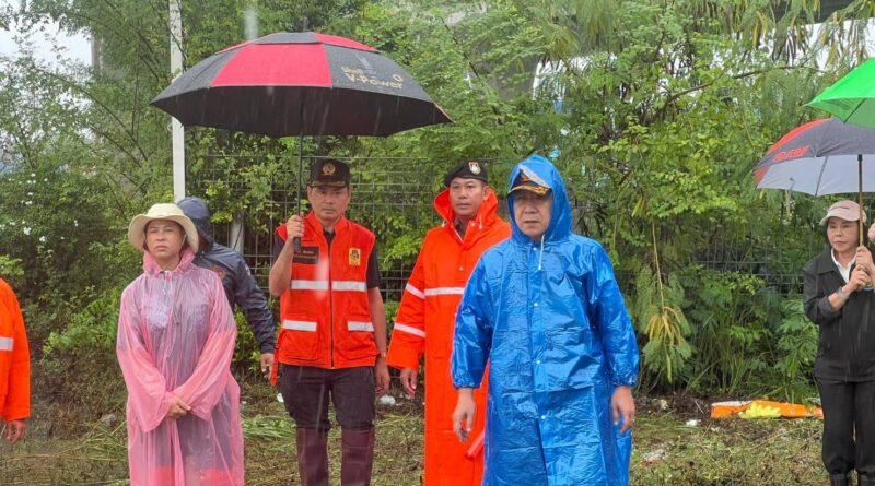 ผู้ว่าฯ ชลบุรี ลงพื้นที่ติดตามสถานการณ์น้ำท่วมทางต่างระดับหนองขาม สั่งเพิ่มเครื่องสูบน้ำเร่งระบาย พร้อมกำชับเฝ้าระวังใกล้ชิด