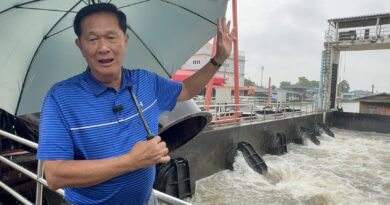 ปทุมธานี เร่งระบายน้ำคลองบางหลวงเชียงราก รับน้ำจากหลายพื้นที่ ชาวบ้านกังวลสูบน้ำได้เพียง 3 จาก 8 เครื่อง