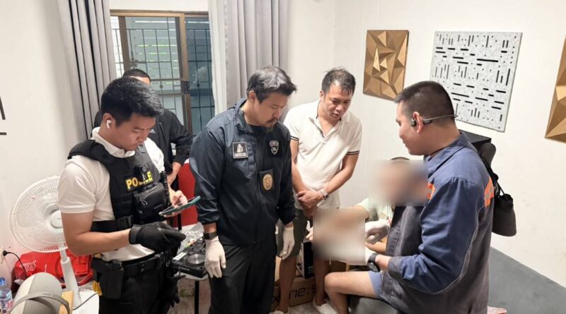 ตำรวจสนธิกำลัง บุกค้นบ้านพักย่านพัทยา รวบหนุ่มมะกันเปิด “แล็ปปรุงยาอี” ยึดของกลางยาเสพติดจำนวนมาก จ่อขยายผล